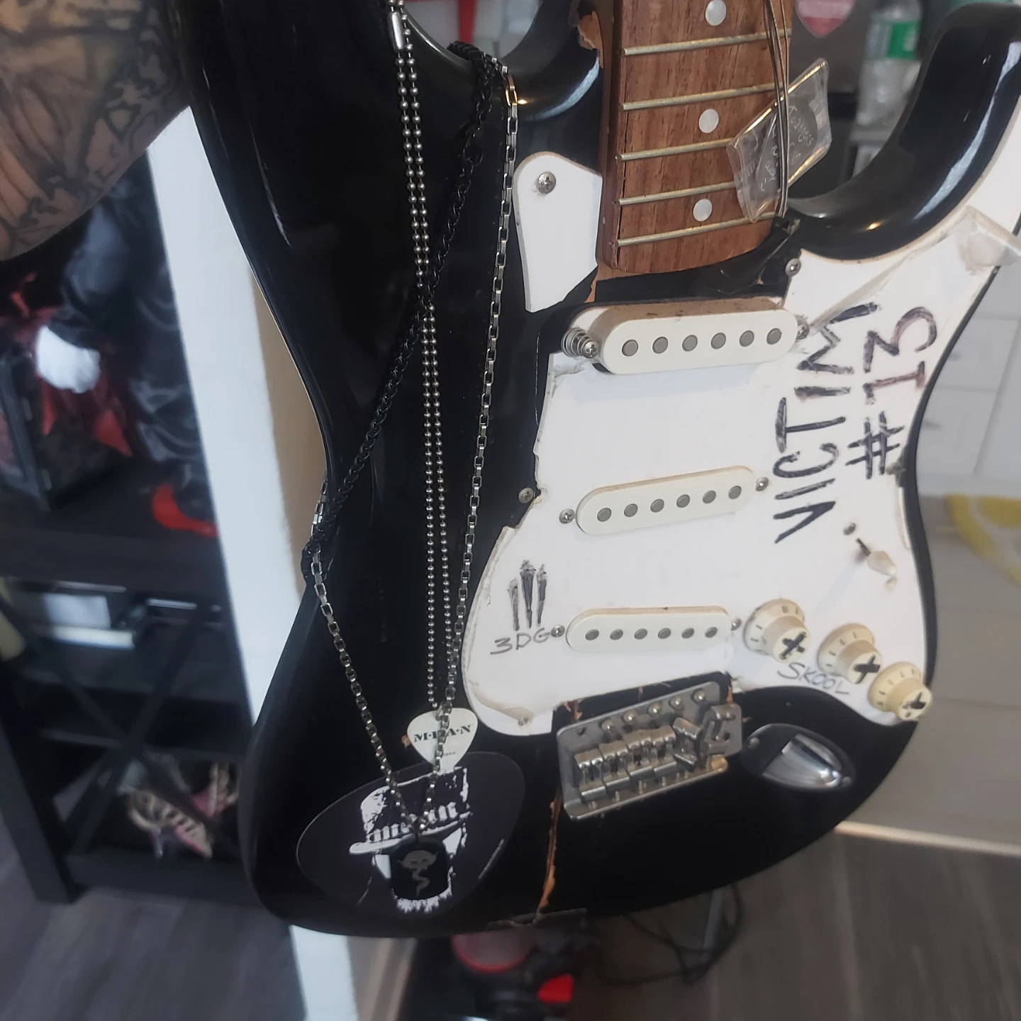 Three days grace  *rare* first tour Barry Electric Guitar - photo 4