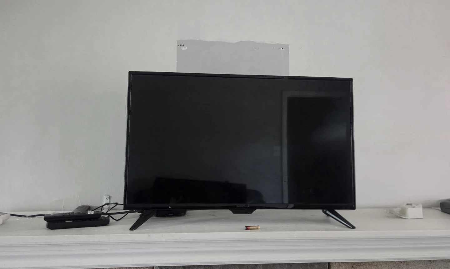 Insignia 32" LED TV