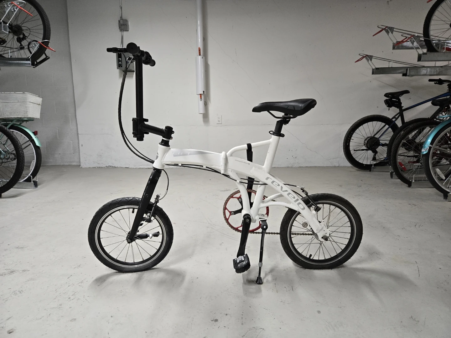 ​Revelo LIFT: Elegance in Urban Transit