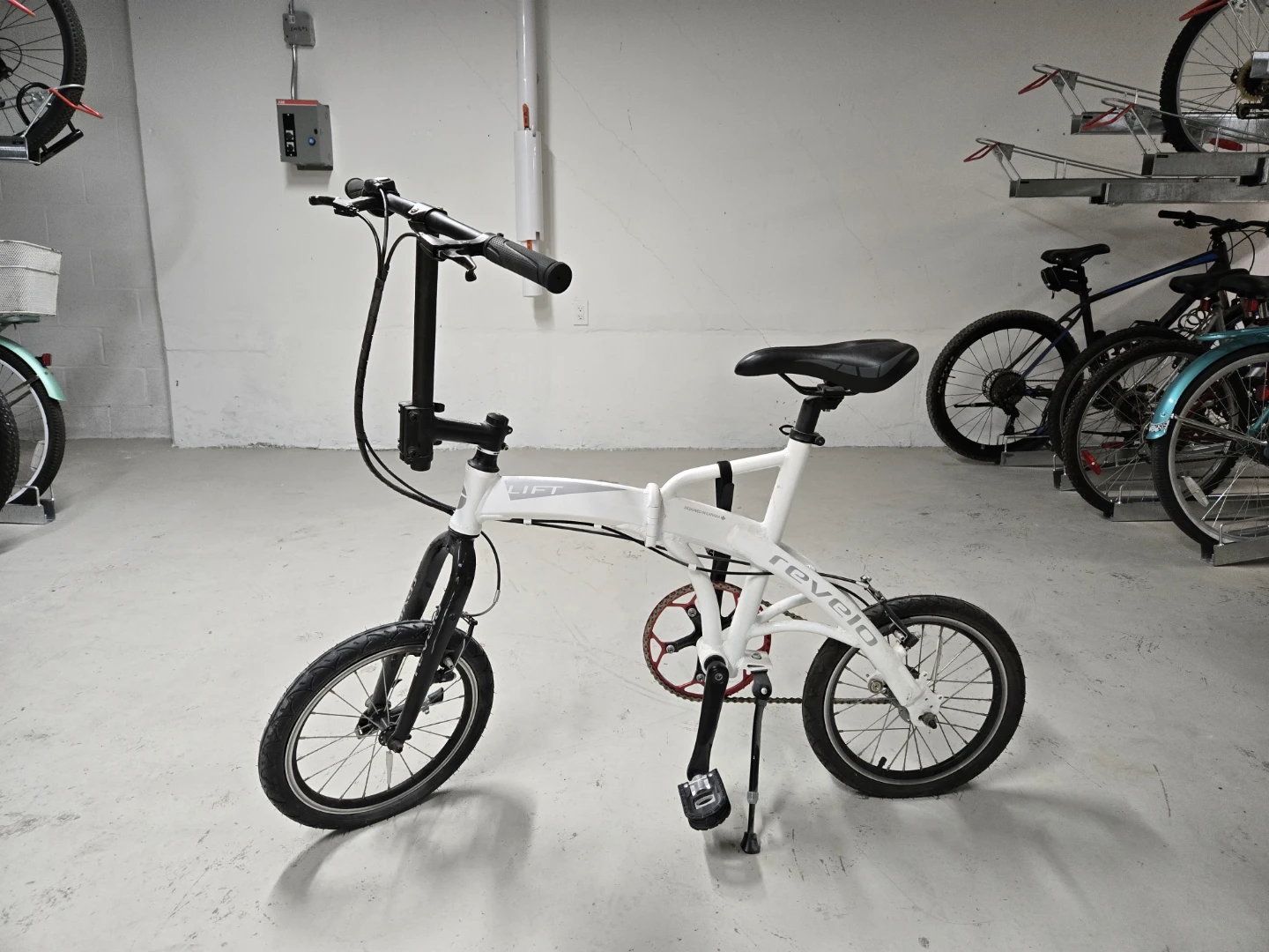 ​Revelo LIFT: Elegance in Urban Transit - photo 2