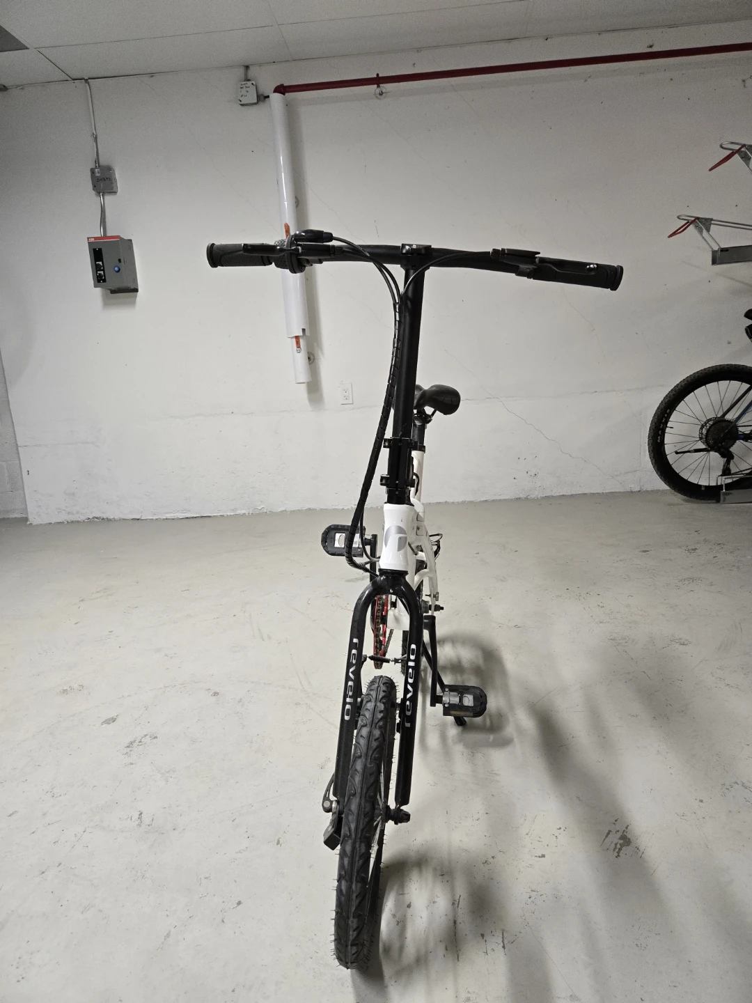 ​Revelo LIFT: Elegance in Urban Transit - photo 4