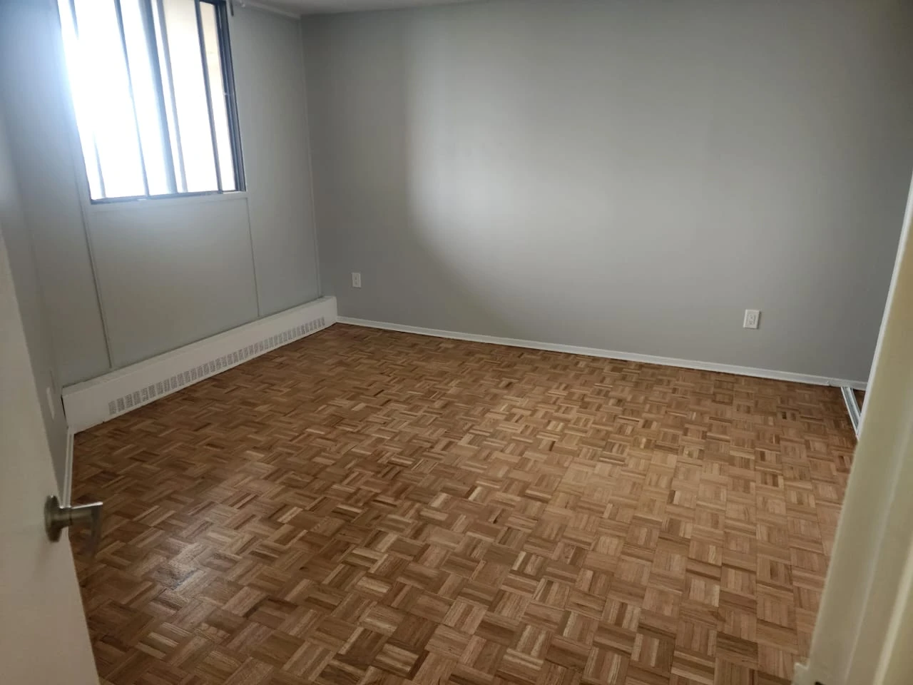 Empty Apartment Room - photo 3