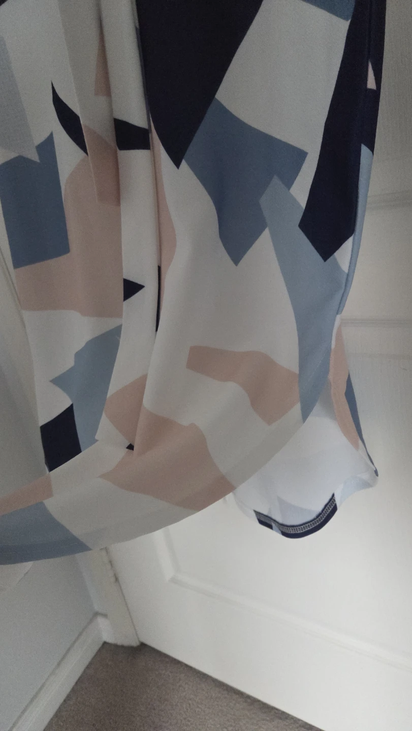 Geometric Print Dress with Tie Neck - photo 2