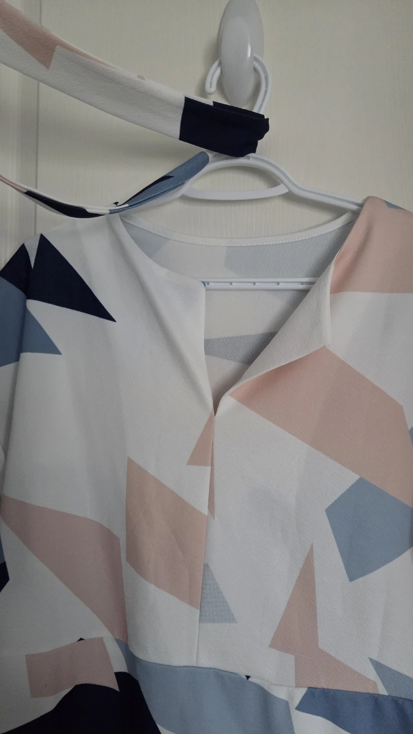 Geometric Print Dress with Tie Neck - photo 3