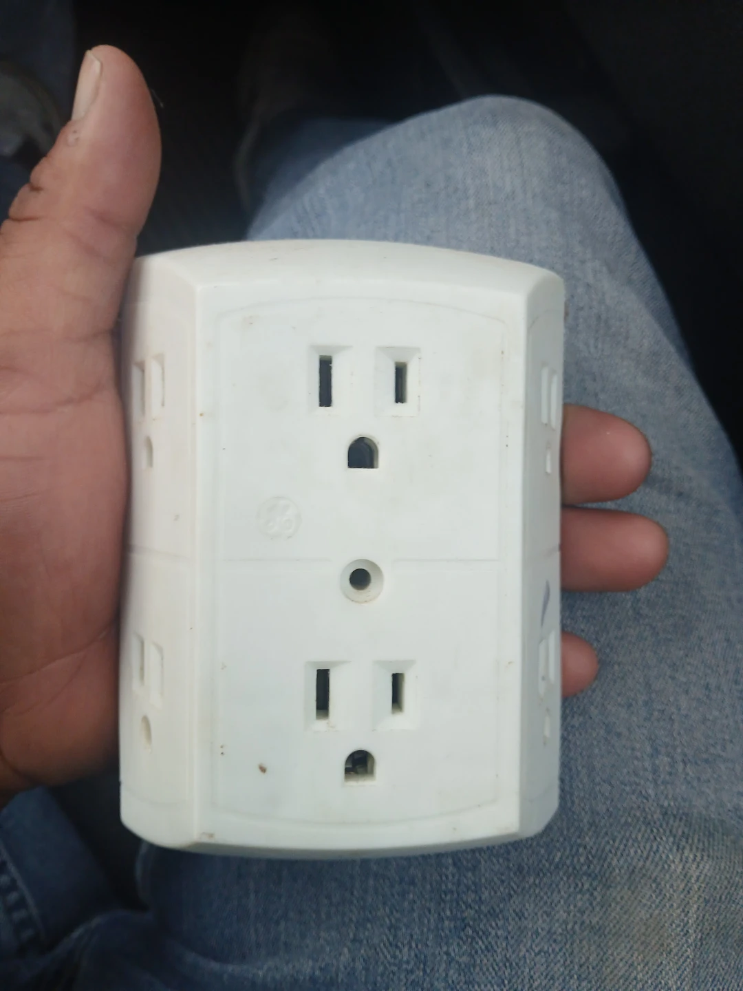 GE 6-Outlet Rotating Wall Tap