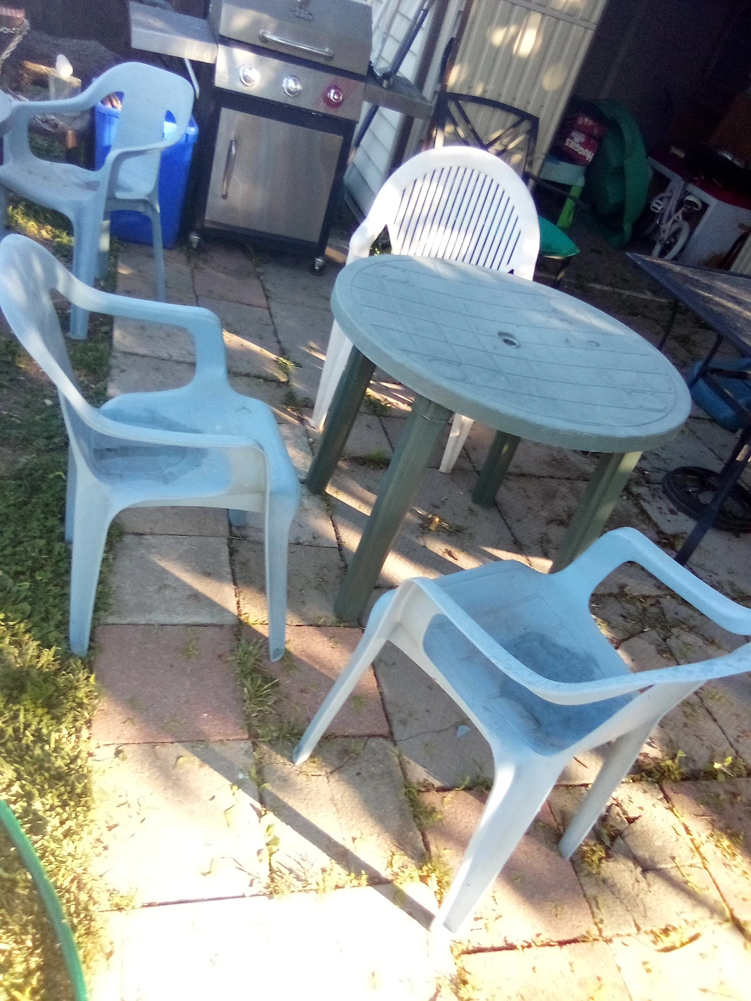 Plastic patio table and chairs set - photo 2
