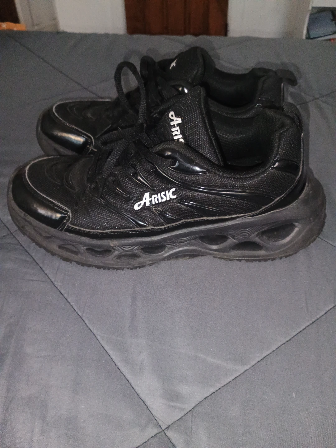 ARISIC Black Athletic Shoes - photo 3