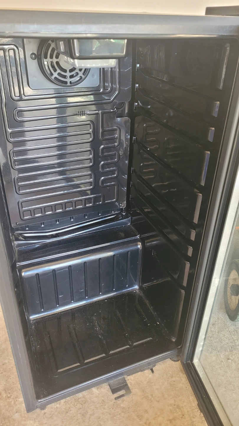 Danby DBC120BLS Beverage Fridge - photo 3