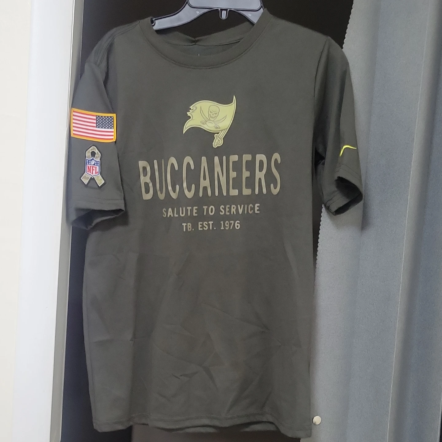 Nike NFL Buccaneers Salute to Service T-Shirt - photo 3