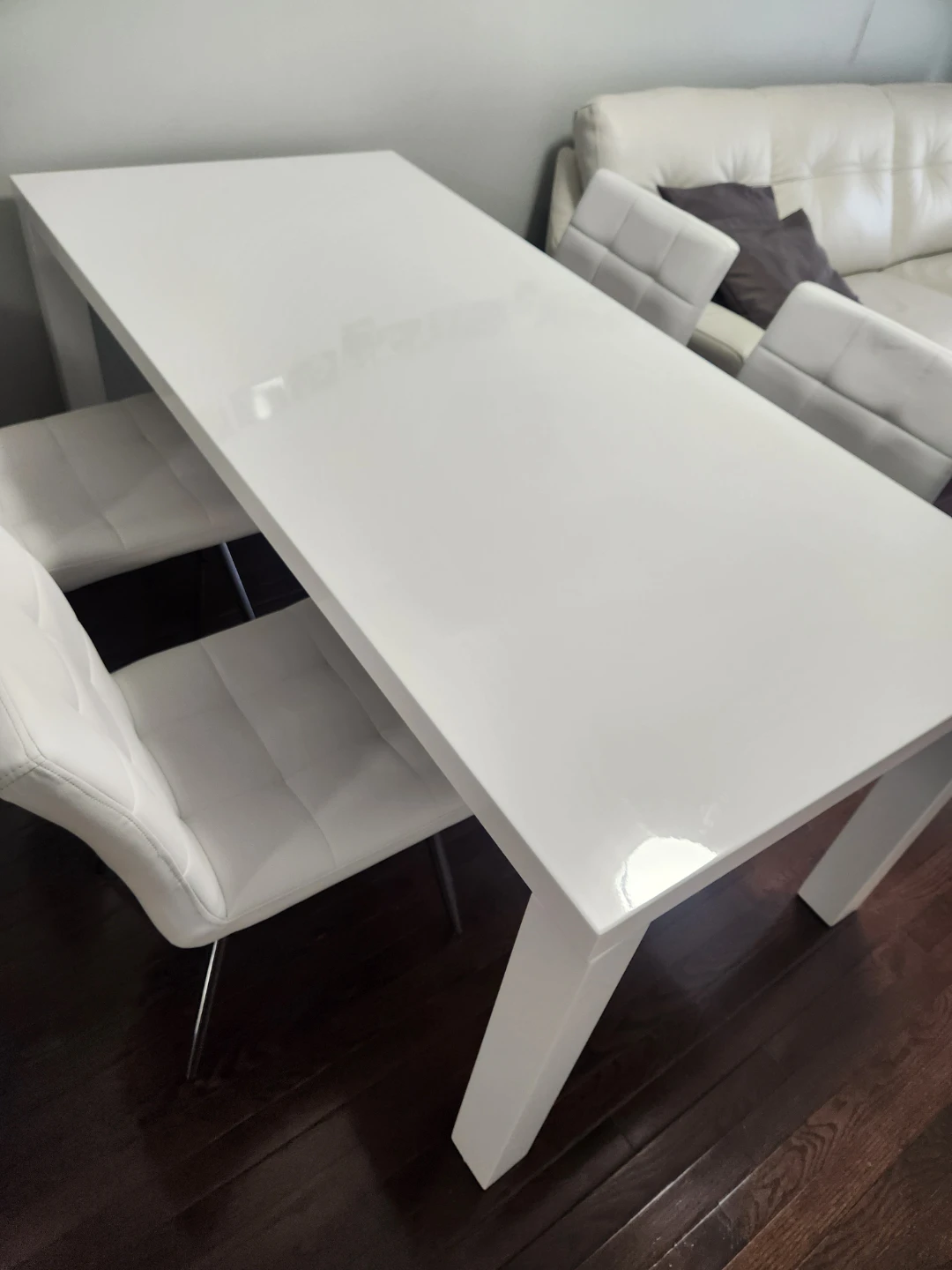 White Dining Table & 4 chairs