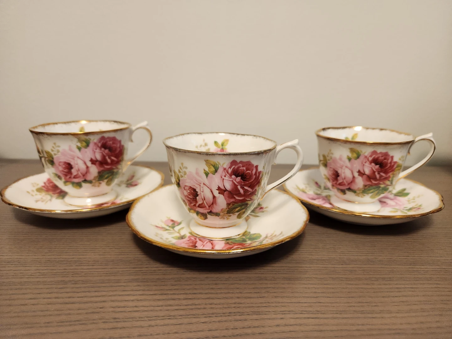 Royal Albert American Beauty Teacup and Saucer Set - photo 2