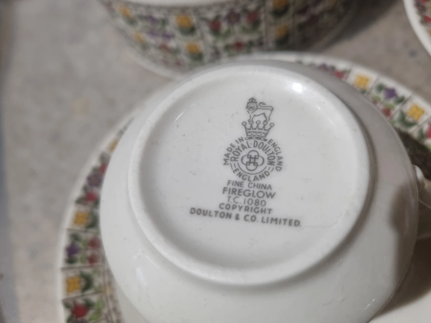 Royal Doulton Fireglow Teapot & 2 Cups with Saucers - photo 2