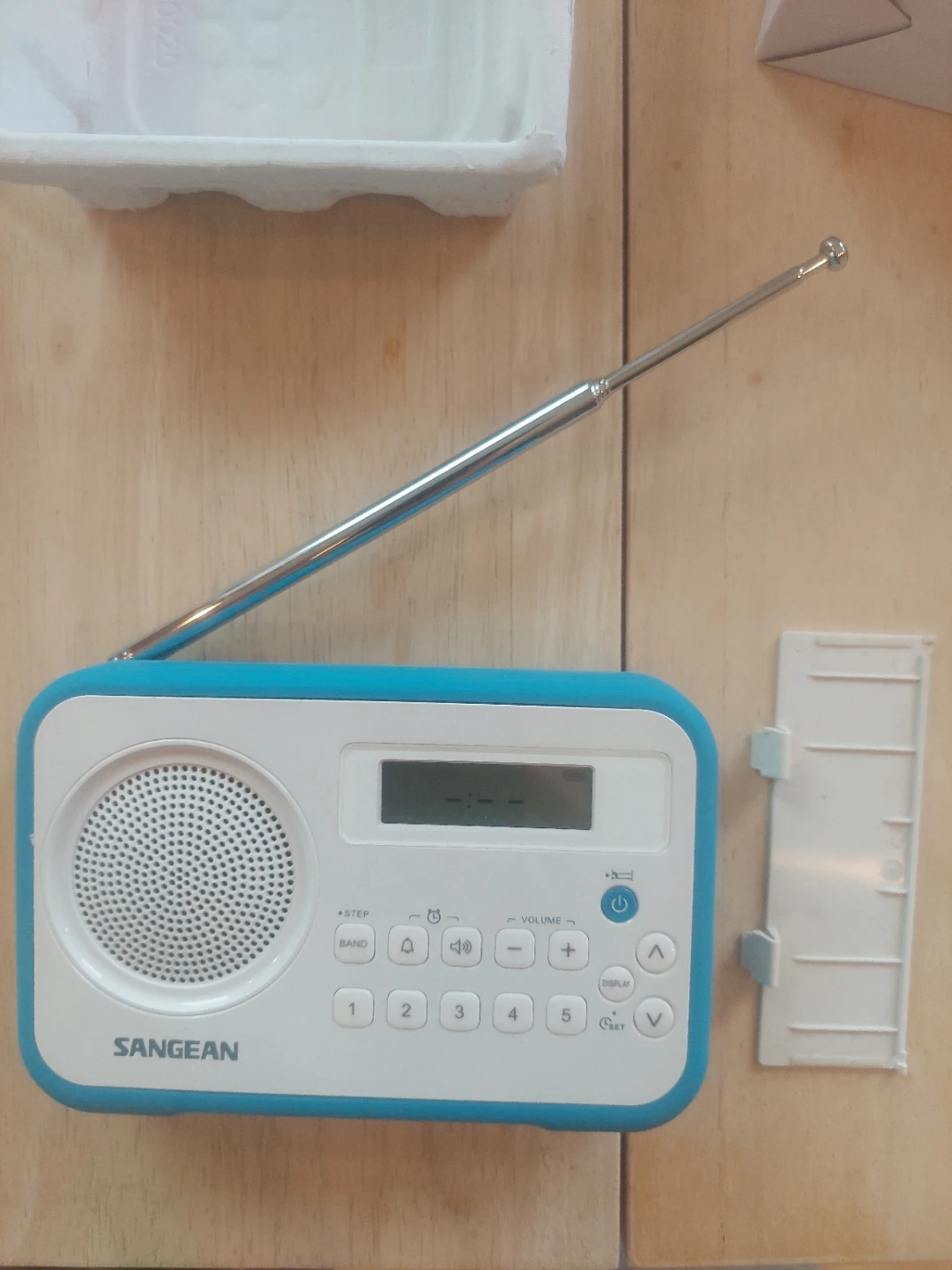 Sangean PR-D18 AM/FM Digital Tuning Portable Receiver - photo 3