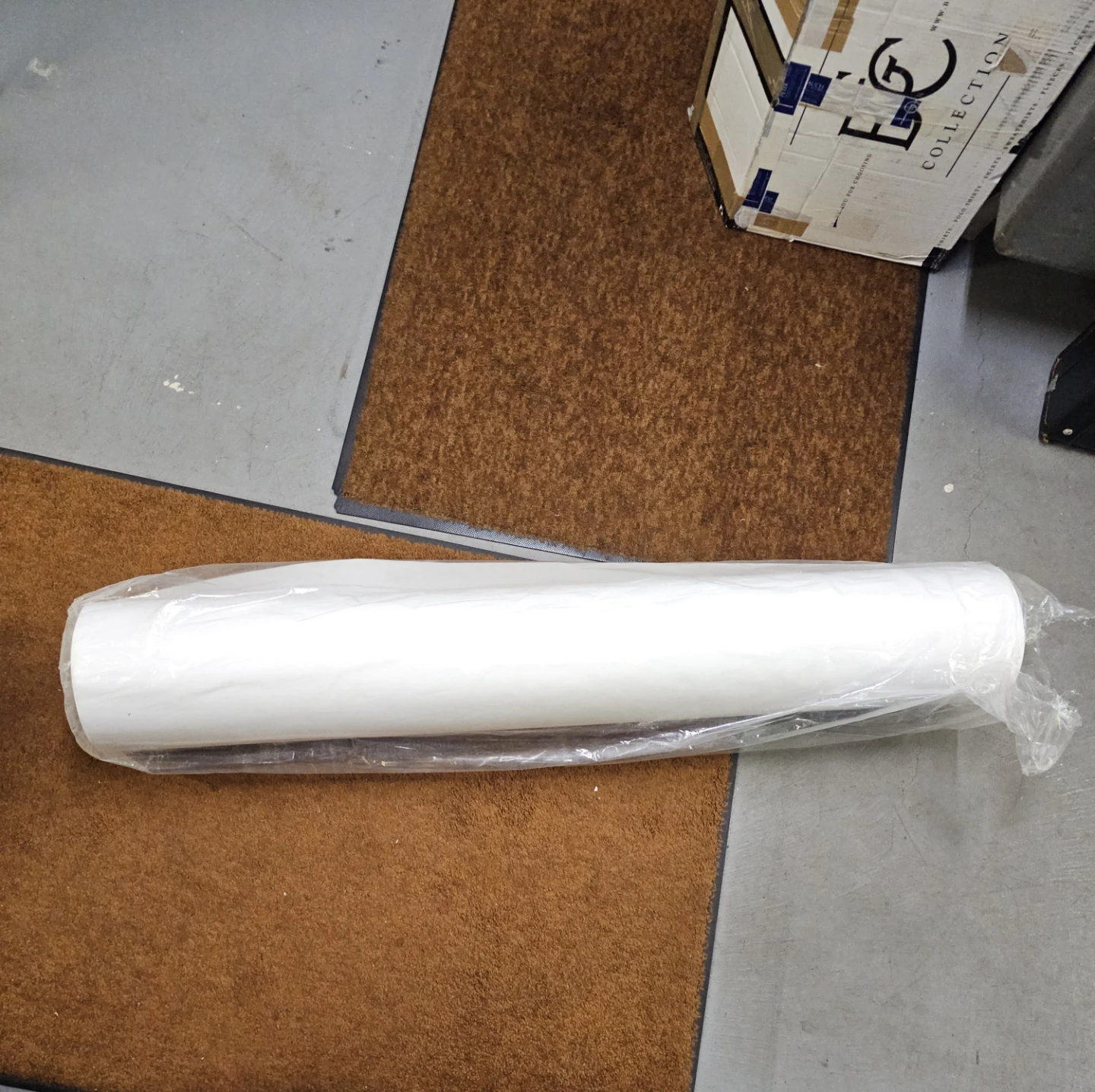 Big Roll of White Paper 4ft Wide     ⚽