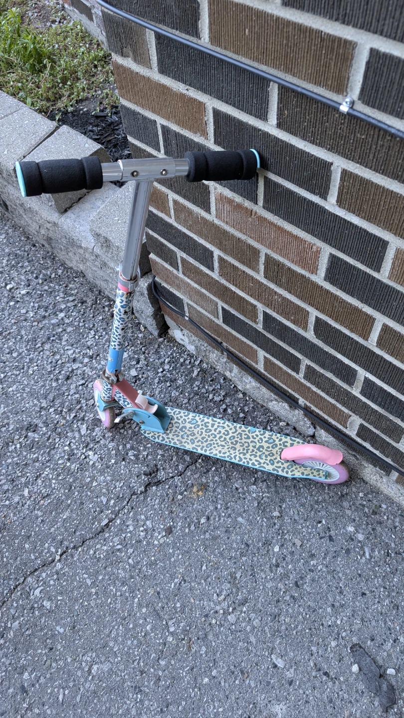 ⚽ LOL Kid's Scooter