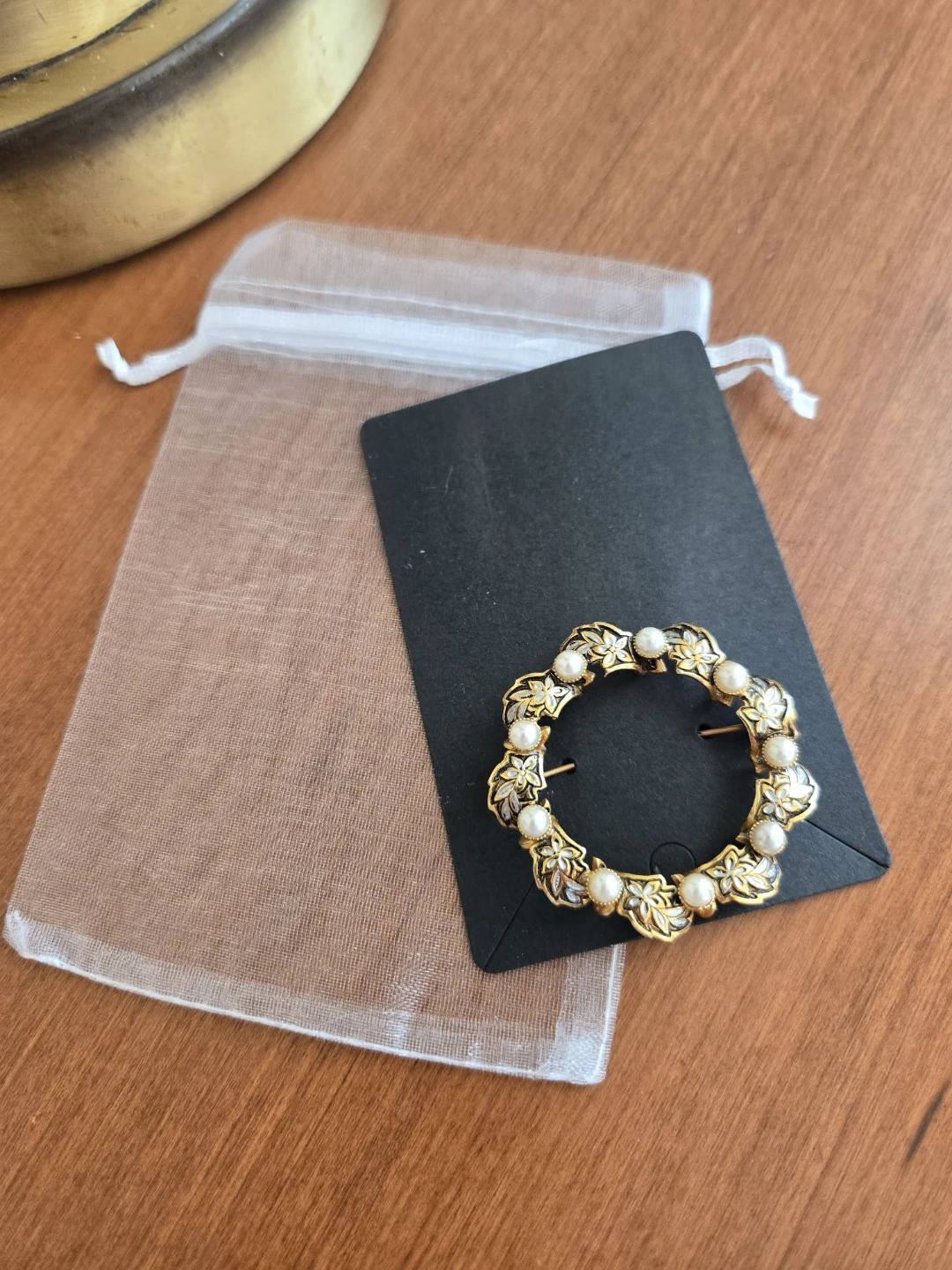 Vintage Damascene Wreath Brooch with Faux Pearls - photo 3