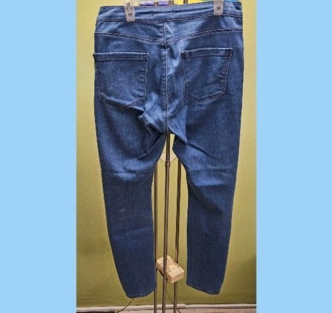Forever 21 Skinny Jeans - Size 28 - photo 2