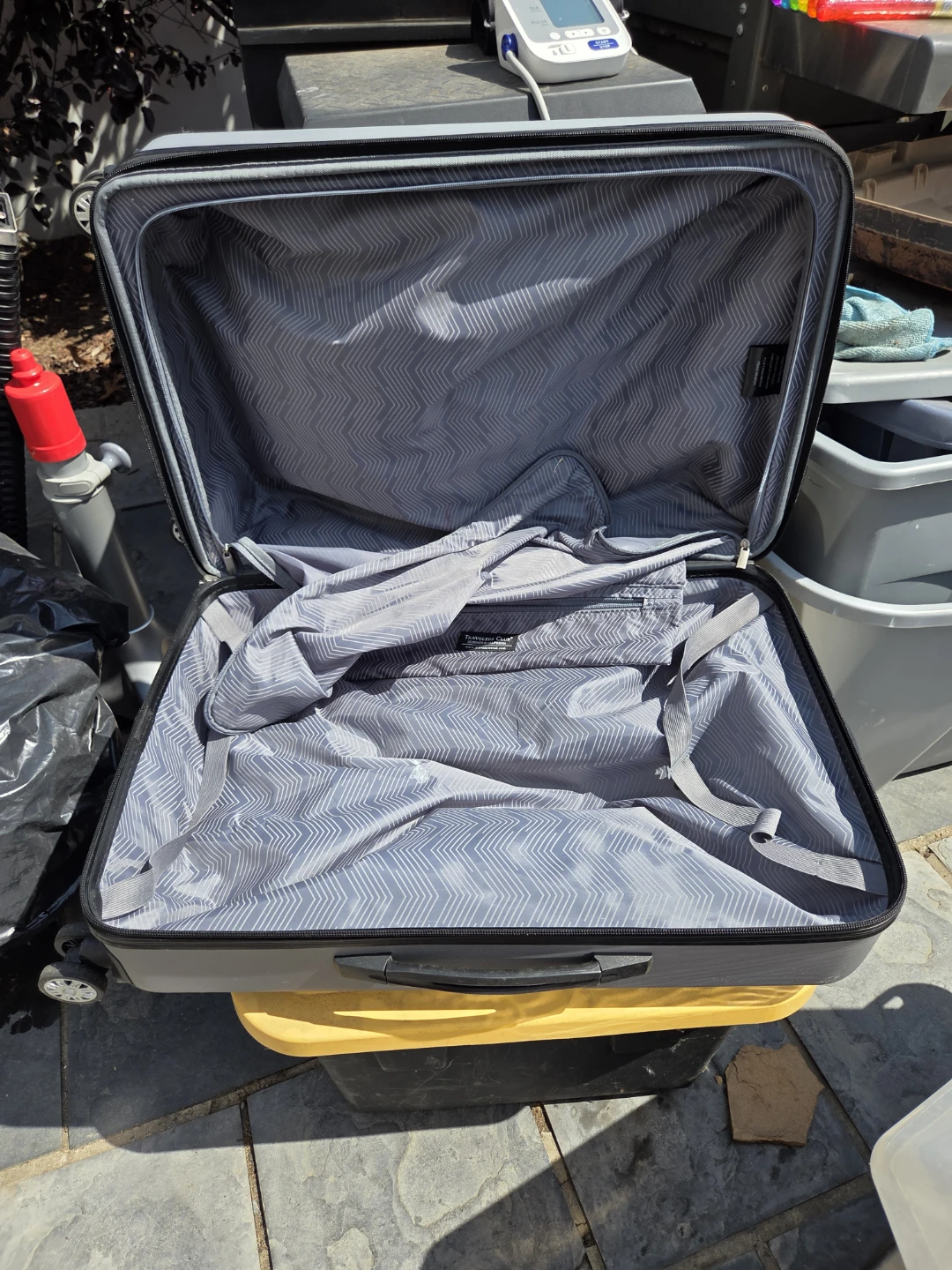 Traveler's Club Luggage - Silver Hardside Spinner Suitcase - photo 3