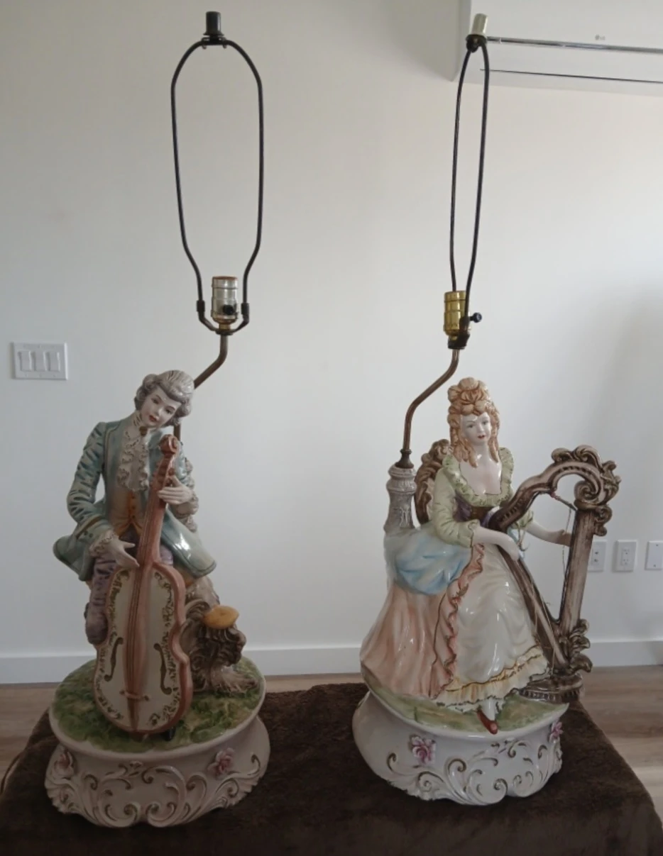 ​Monumental Pair of digned Capodimonte porcelain lamps - photo 2