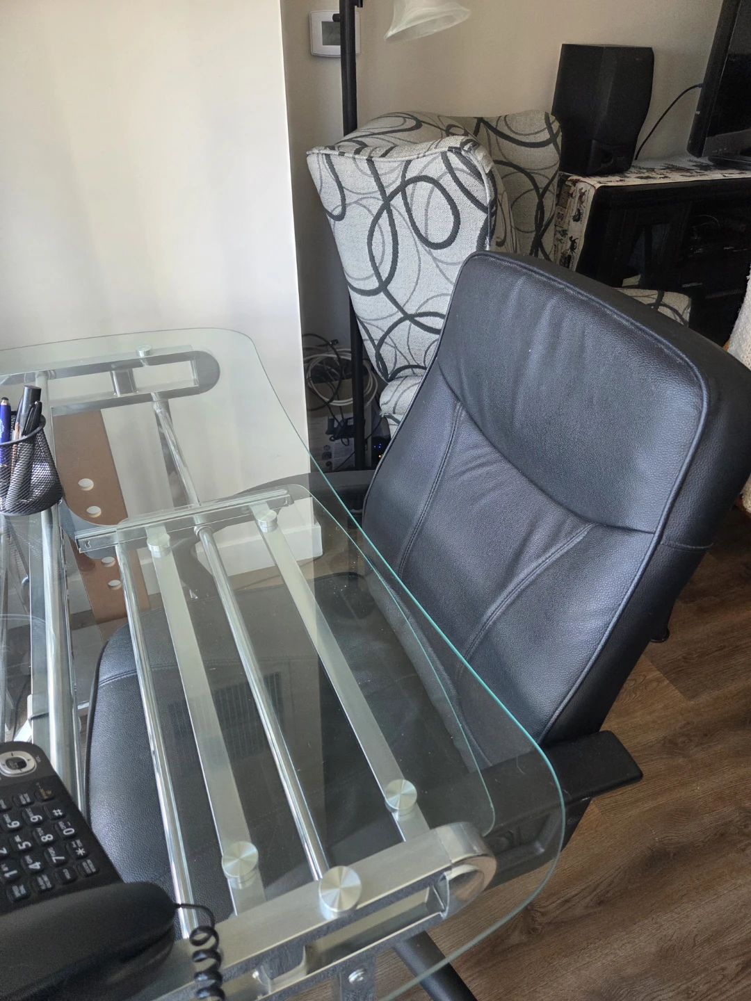 Glass desk and office chair - photo 4