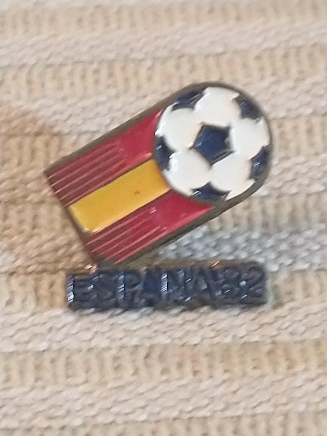 Amazing Espana 82 Spain World Cup Soccer Pin - photo 2