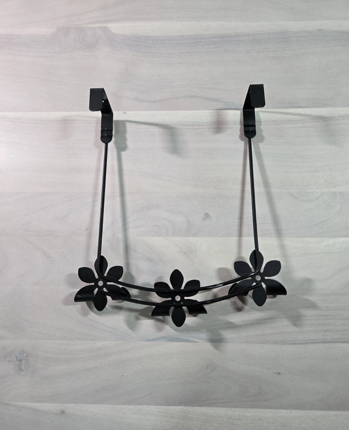 Black Metal Over-the-Door Hanger with Flower Accents - photo 2