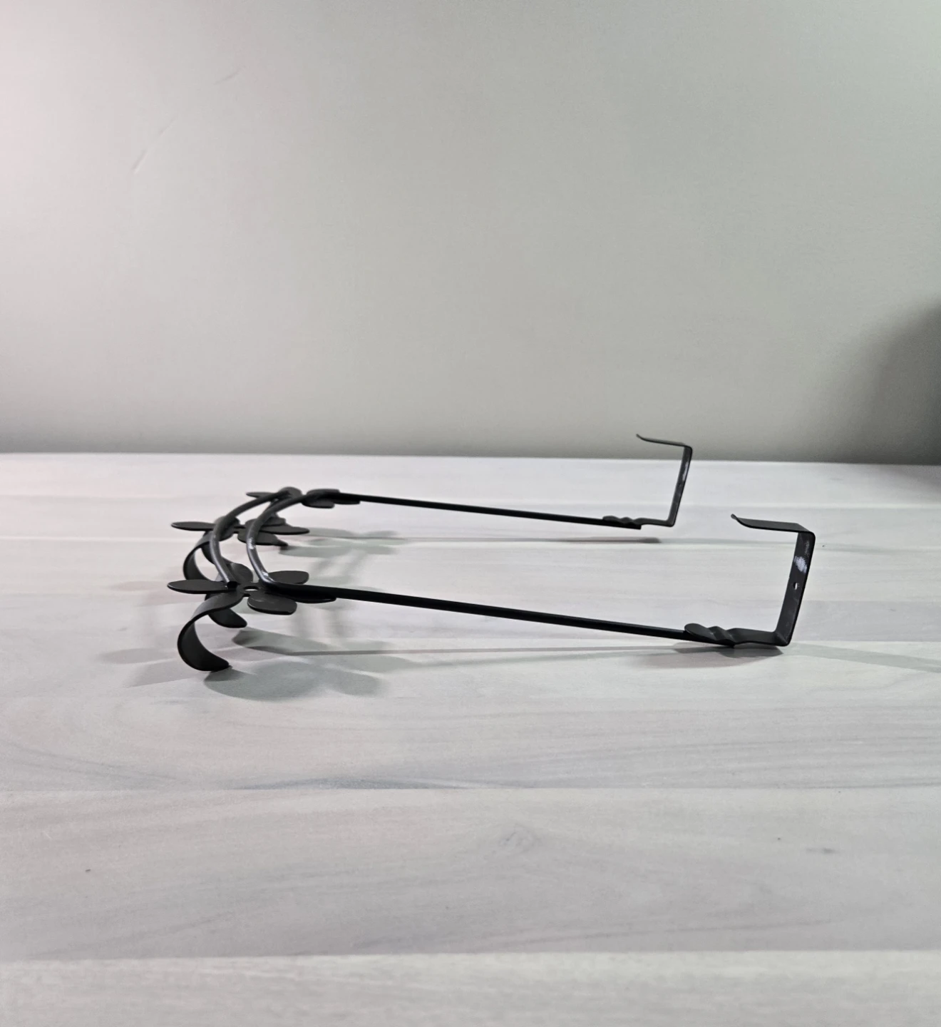 Black Metal Over-the-Door Hanger with Flower Accents - photo 3