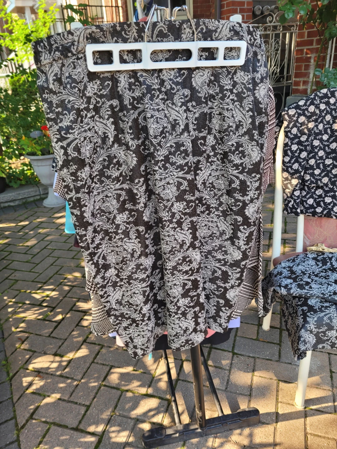 Ladies top and skirt sets, size medium, barely used - photo 2