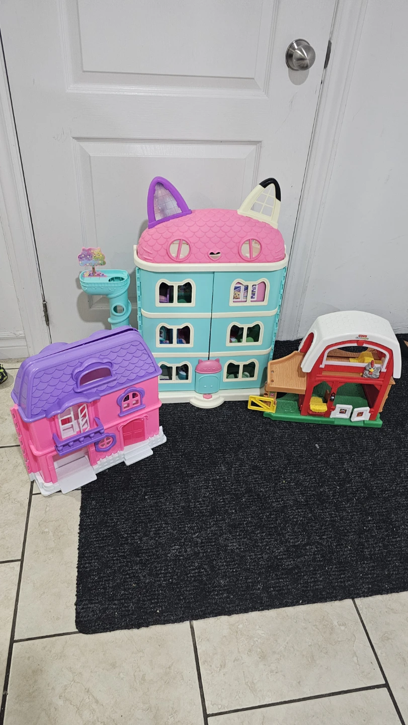 KidKraft Play Kitchen with Gabby's Dollhouse Playsets