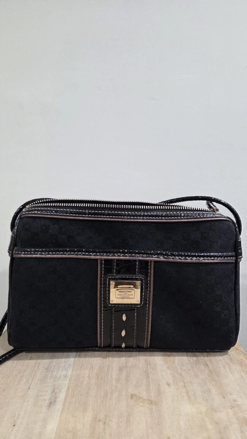 Liz Claiborne Black Zippered Shoulder Bag