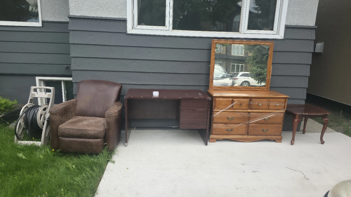FREE Furniture - photo 2