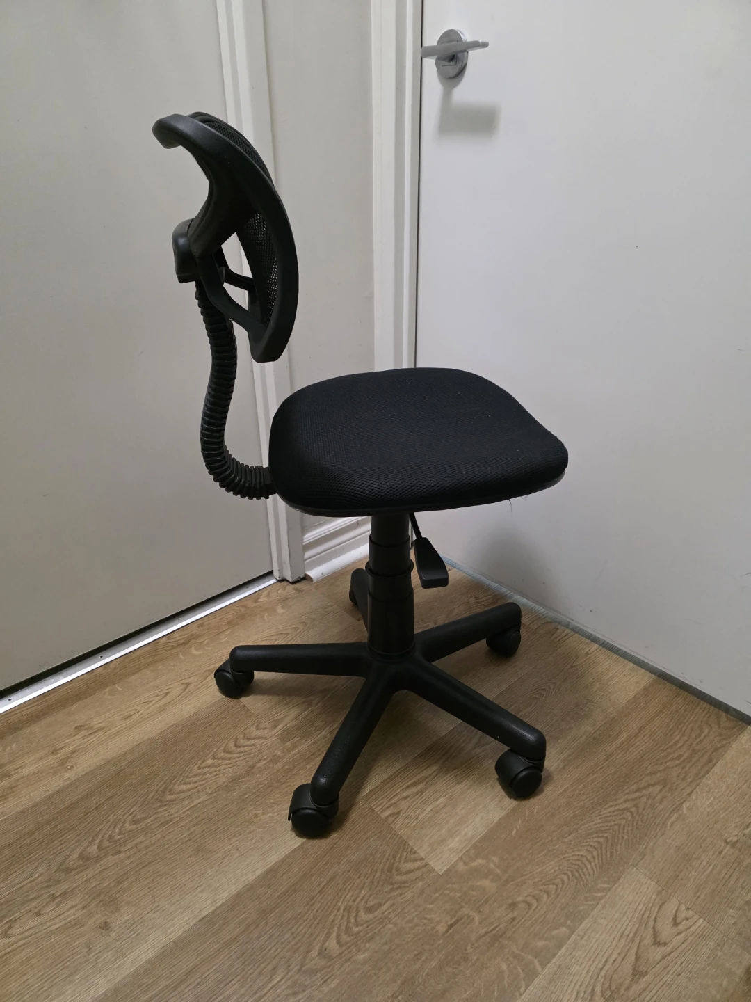 Black Mesh Office Chair - photo 2