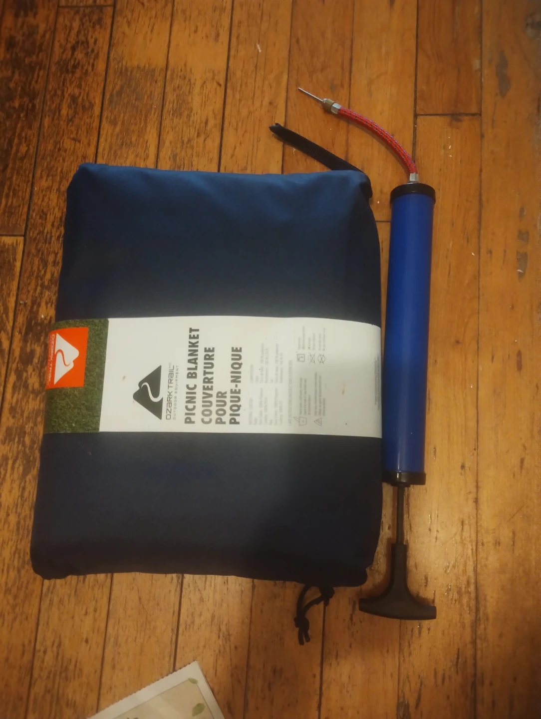 Ozark Trail Picnic blanket and pump - photo 2