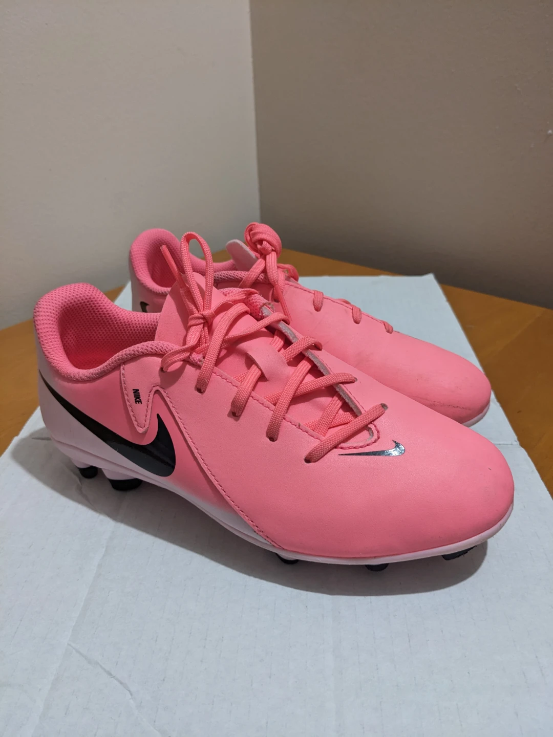 Nike Phantom Soccer Cleats Pink Youth 3Y