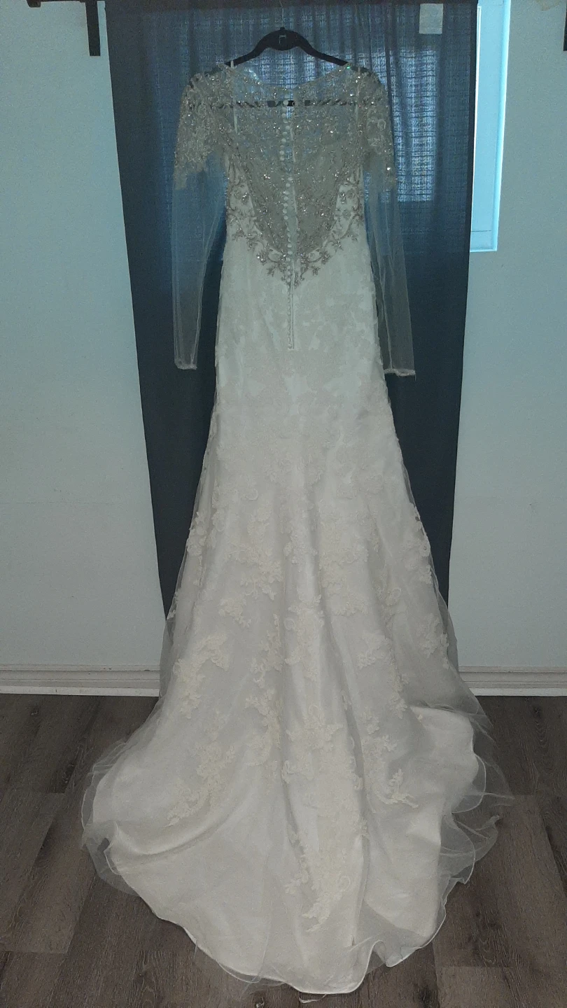 White Lace Wedding Dress with Beaded Bodice - photo 4