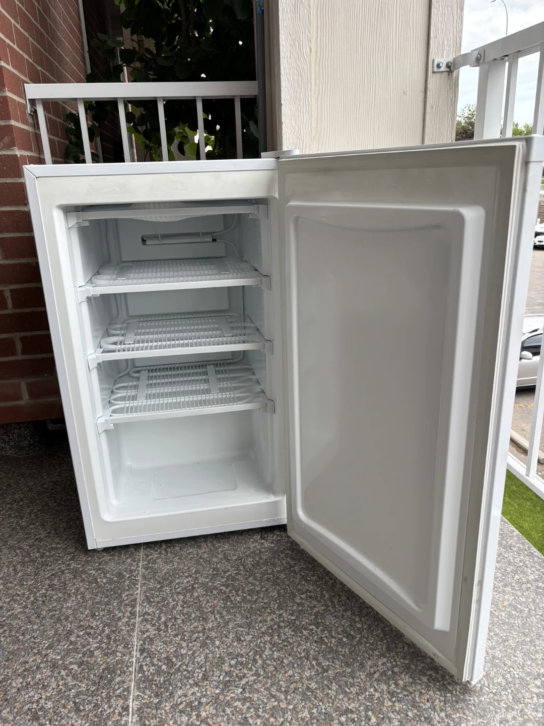 Stand up freezer