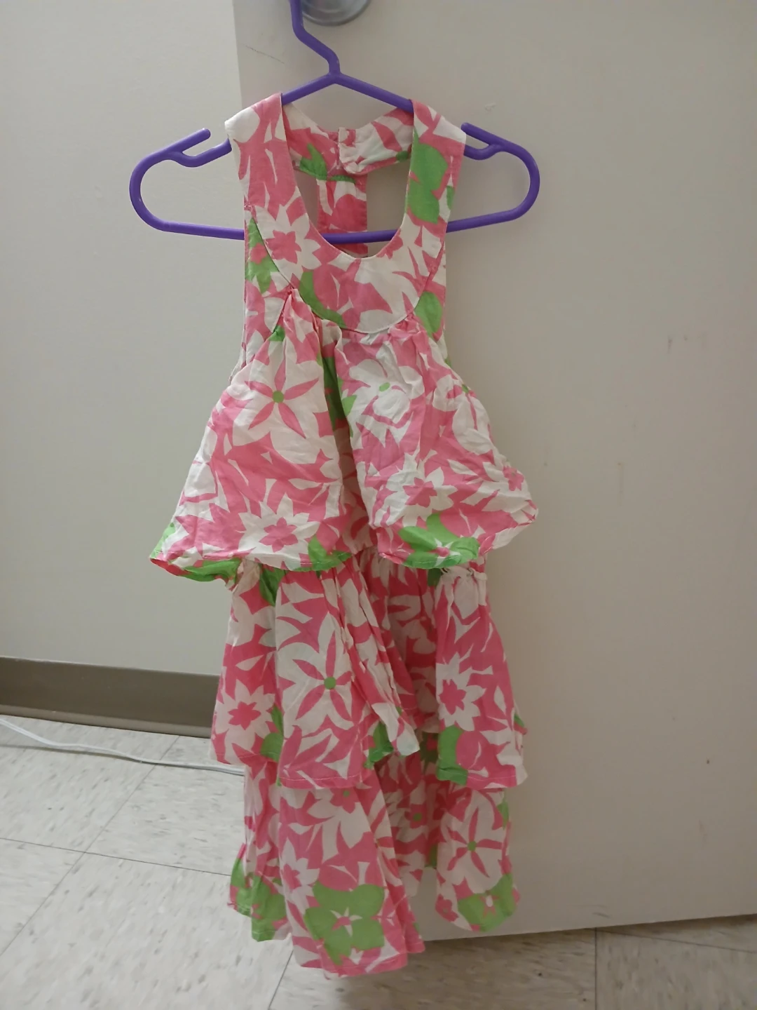 Robe à volants rose et verte