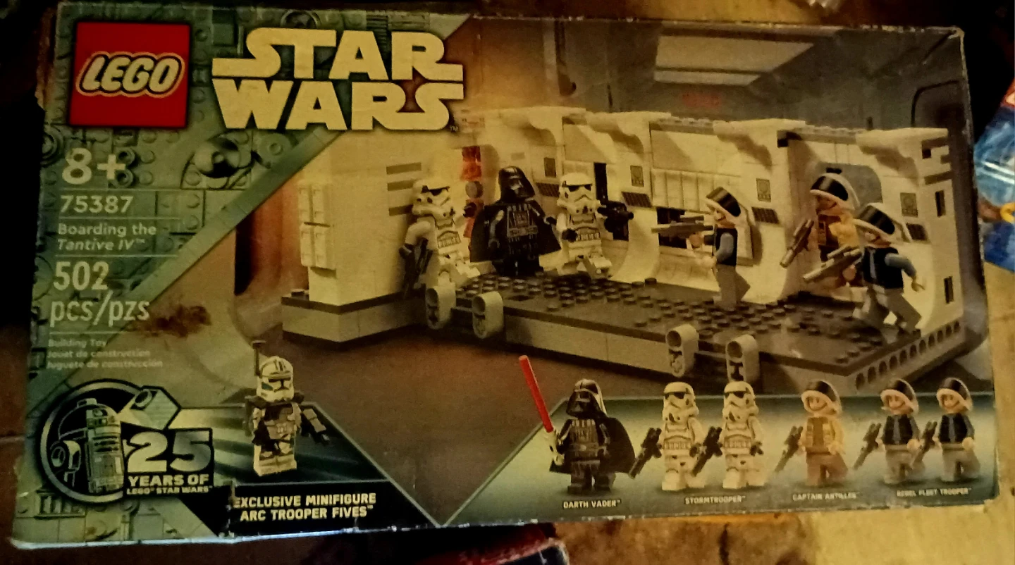 LEGO Star Wars 75387 Boarding the Tantive IV Set