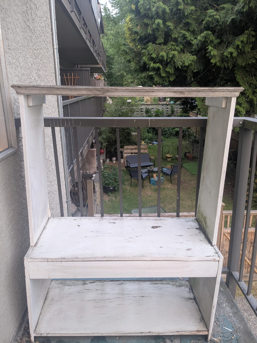Free outdoor shelf