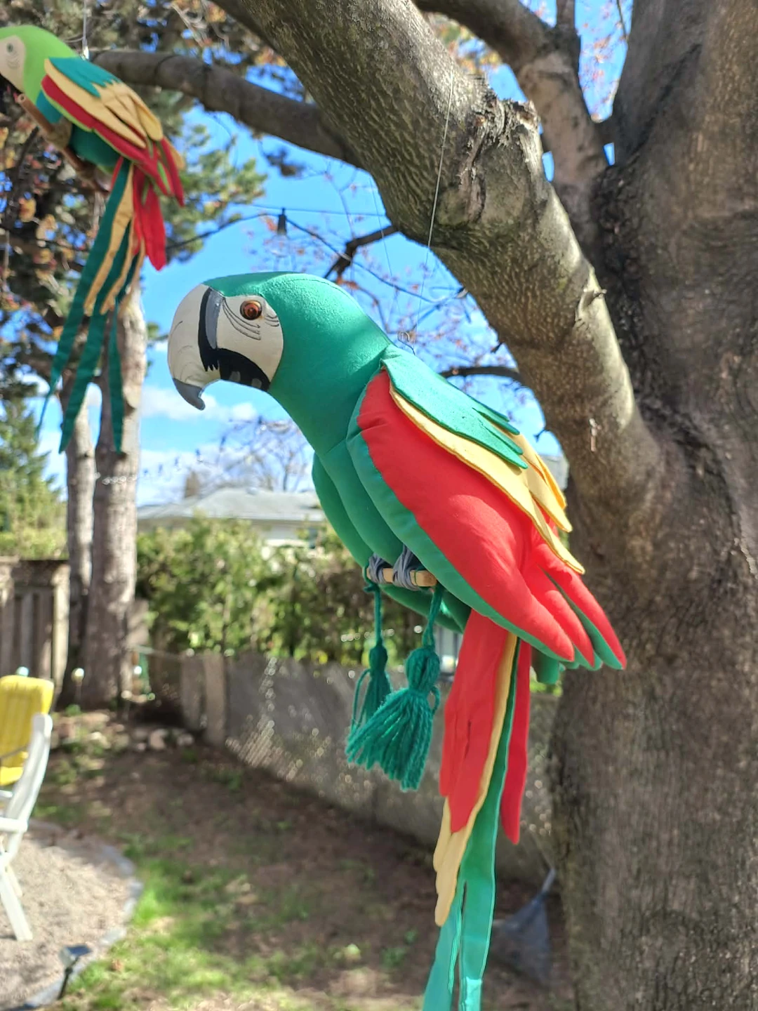 Set of 2 Hanging Macaw Parrots