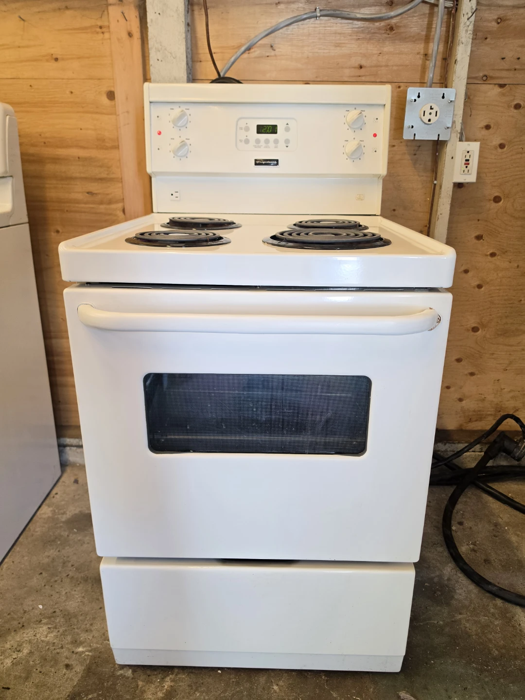 ​Frigidaire 24" Electric Coil Stove  - Delivery Available 🚚 - photo 2