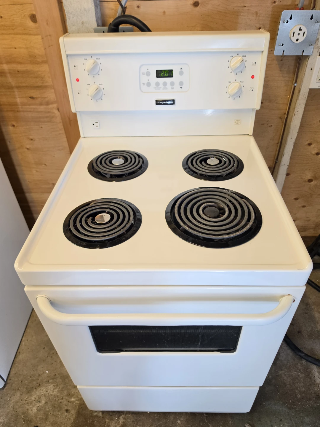​Frigidaire 24" Electric Coil Stove  - Delivery Available 🚚 - photo 3