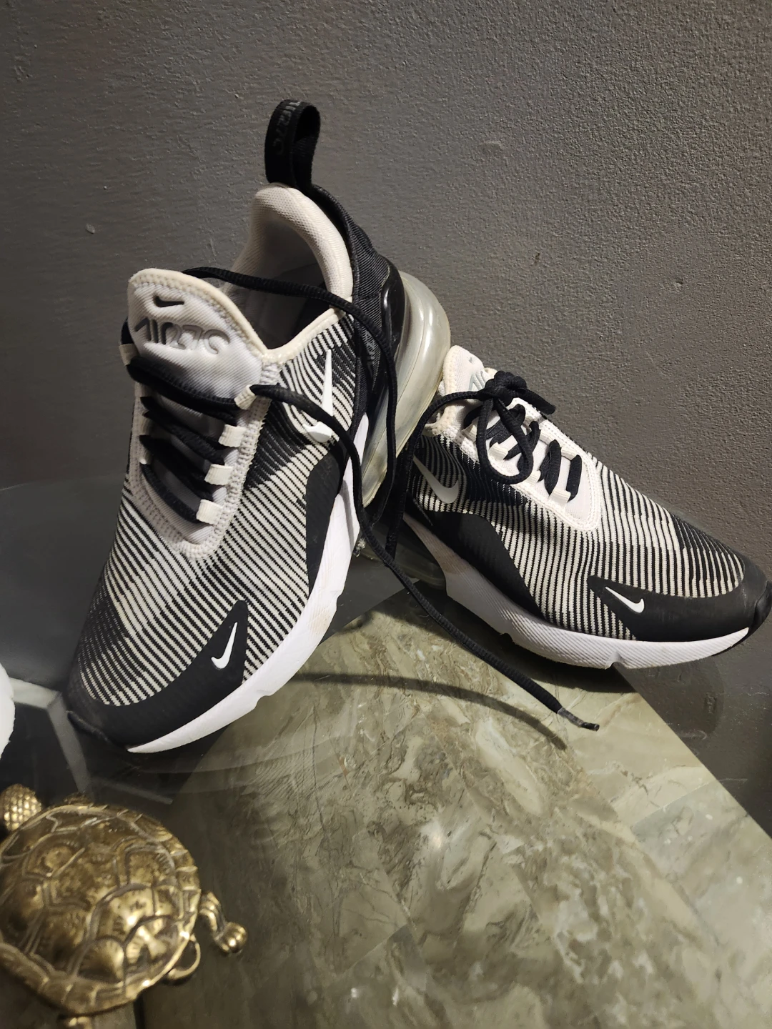 Nike Air Max 270 size 5 Youth Shoes