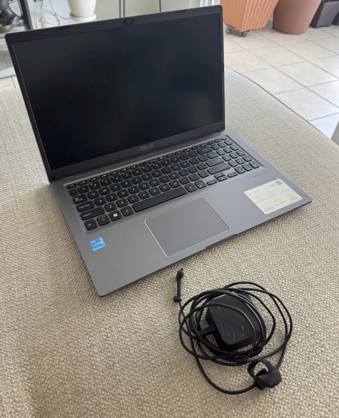 15" Asus Vivobook,i5-1035g1,10th gen, 8Gb ram, Windows 11