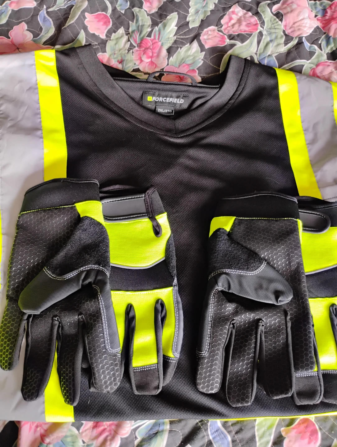 Brand new Forcefield Safety T-shirt 2XL 2 pairs of gloves are XL