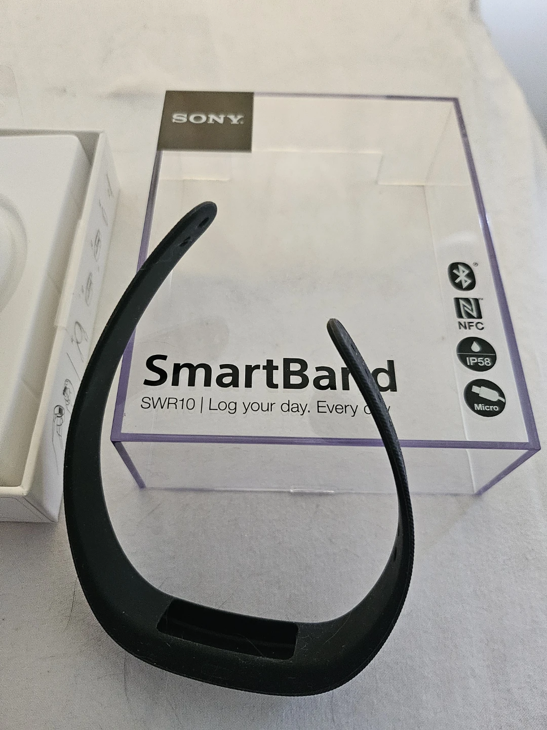 Only bracelet,  Sony SmartBand SWR10 Fitness Tracker
