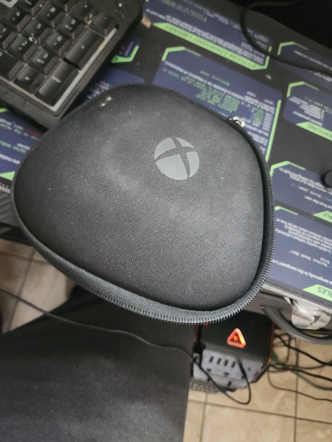 Xbox elite controller case. Battery included