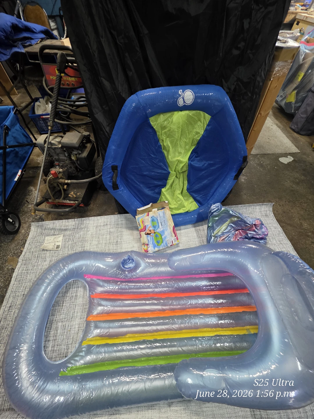 2 Inflatable Chairs and 2 Loungers - photo 2
