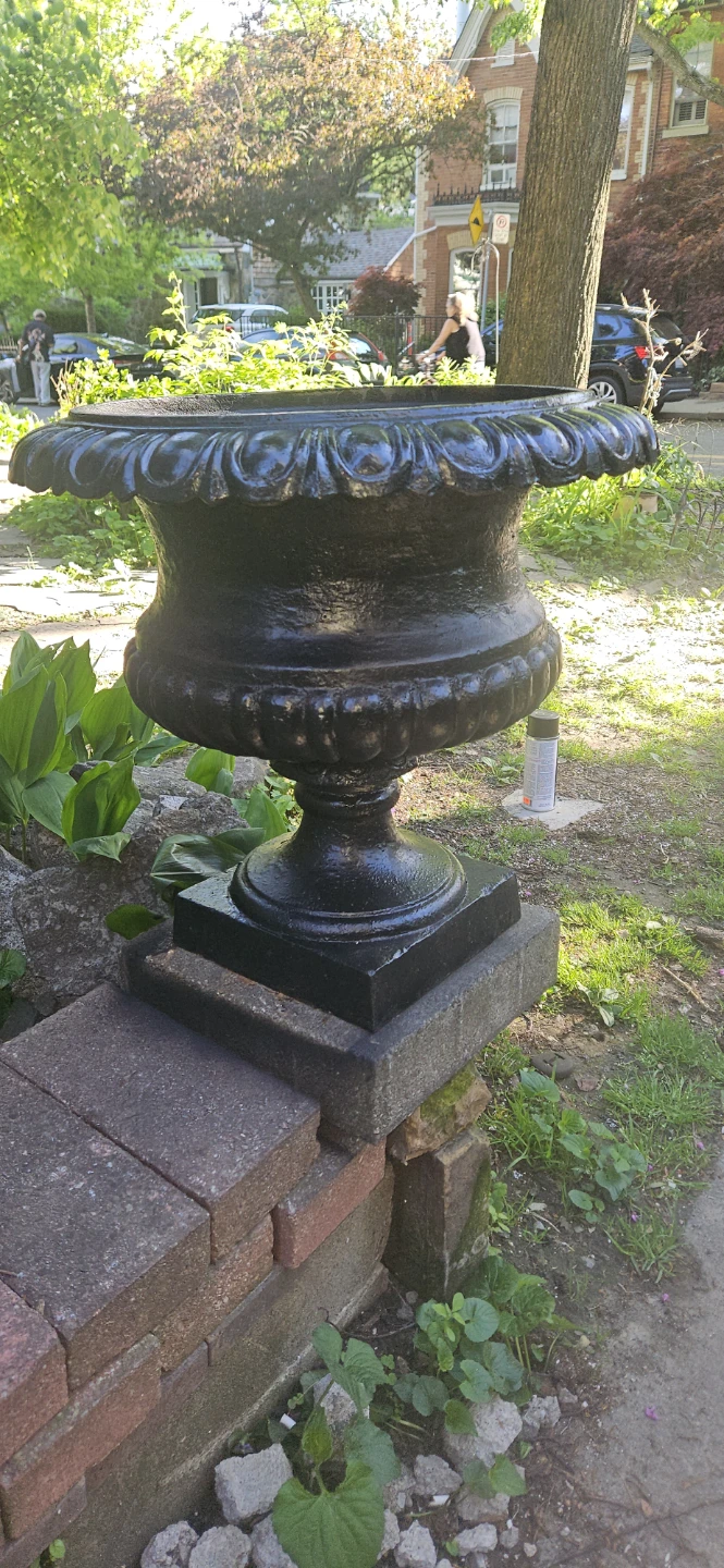 Black Cast Iron planter - photo 4