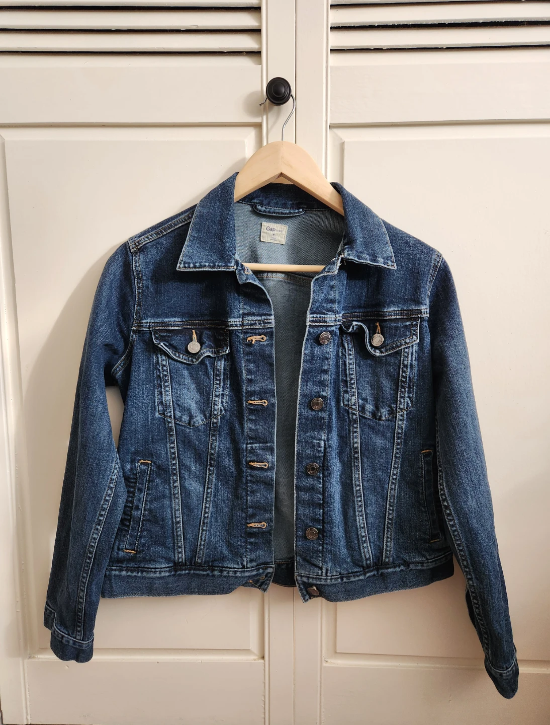GAP 1969 Icon Denim Jacket – Women’s Medium